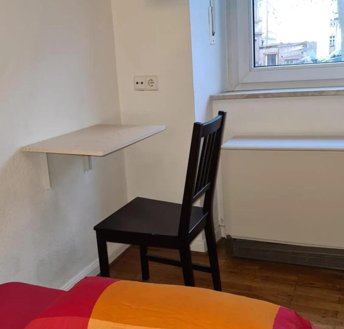 Homestay Zimmer In Zentraler Lage / Room Near Downtown Wurzburg